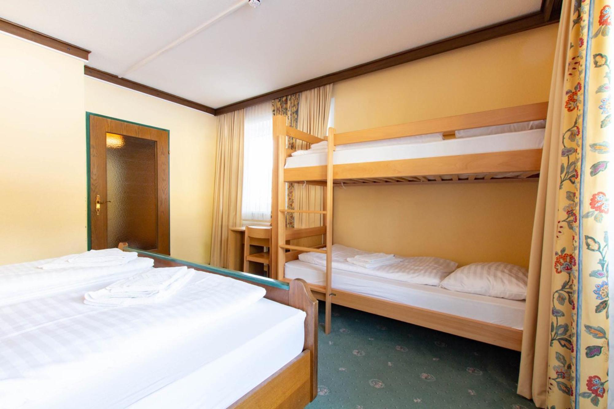 Mountain Hostel Ramsau am Dachstein Room photo